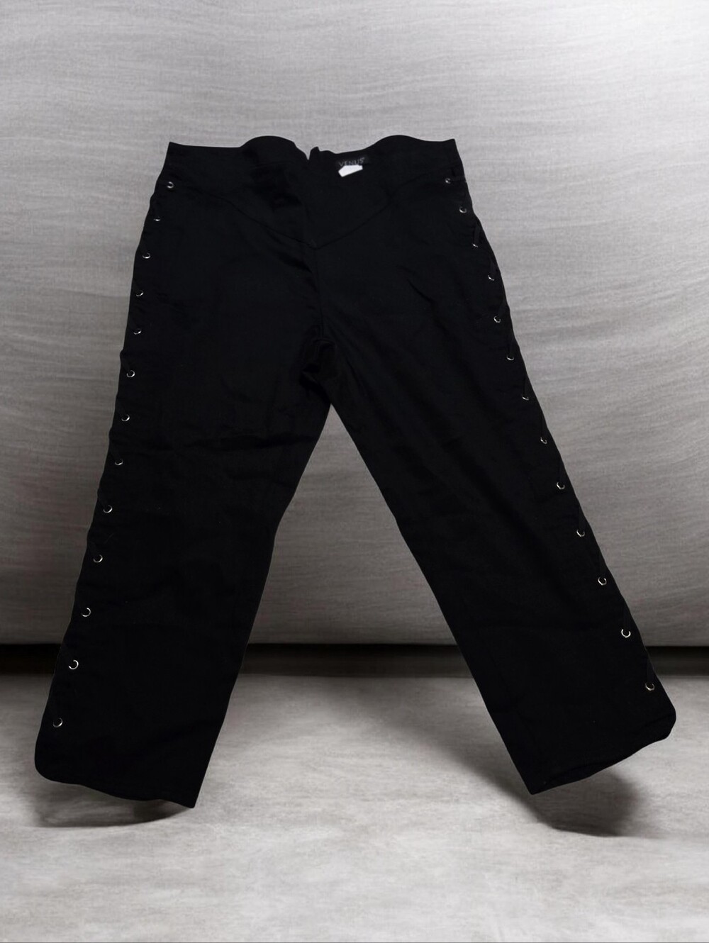 VENUS Black Womens Side Eyelet Crop Pants. Never Worn Size 12.